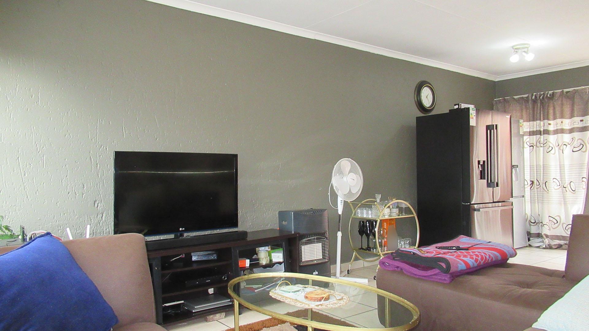 Lounges - 22 square meters of property in Buccleuch