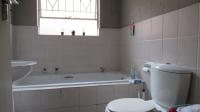Bathroom 1 - 5 square meters of property in Buccleuch