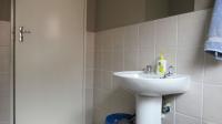 Bathroom 1 - 5 square meters of property in Buccleuch