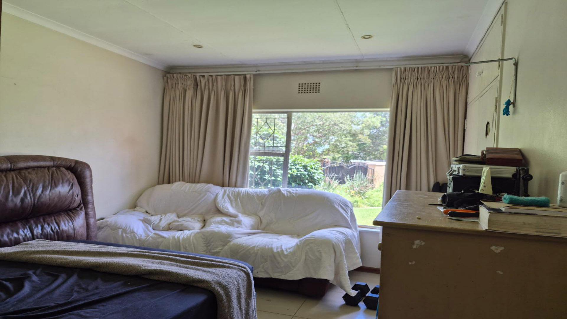 Bed Room 3 of property in Constantia Kloof