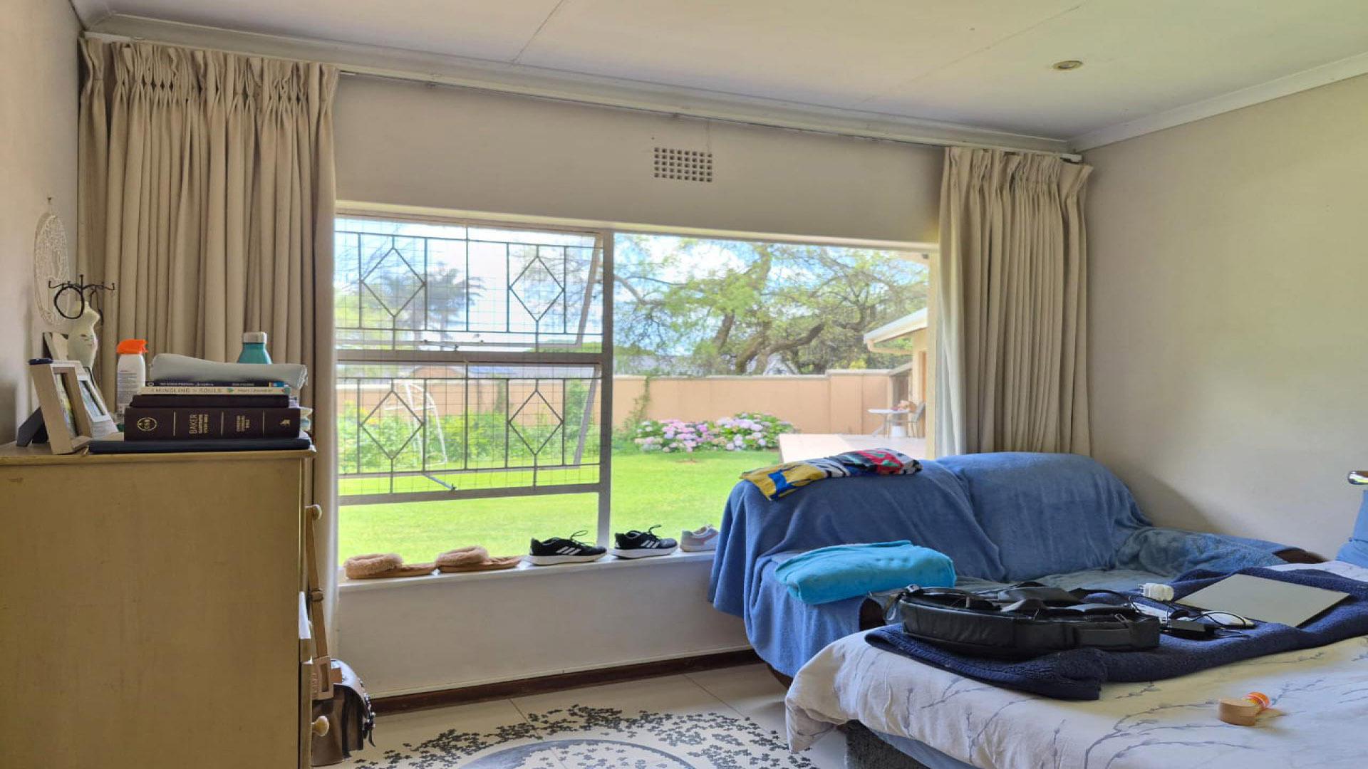 Bed Room 4 of property in Constantia Kloof