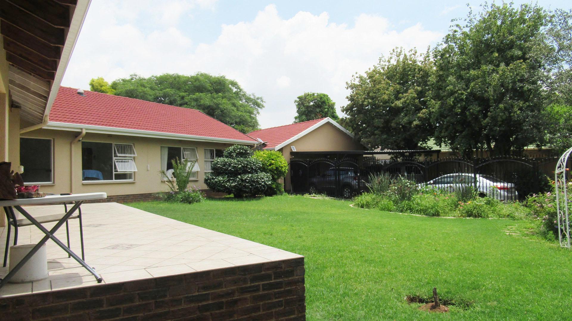 Front View of property in Constantia Kloof