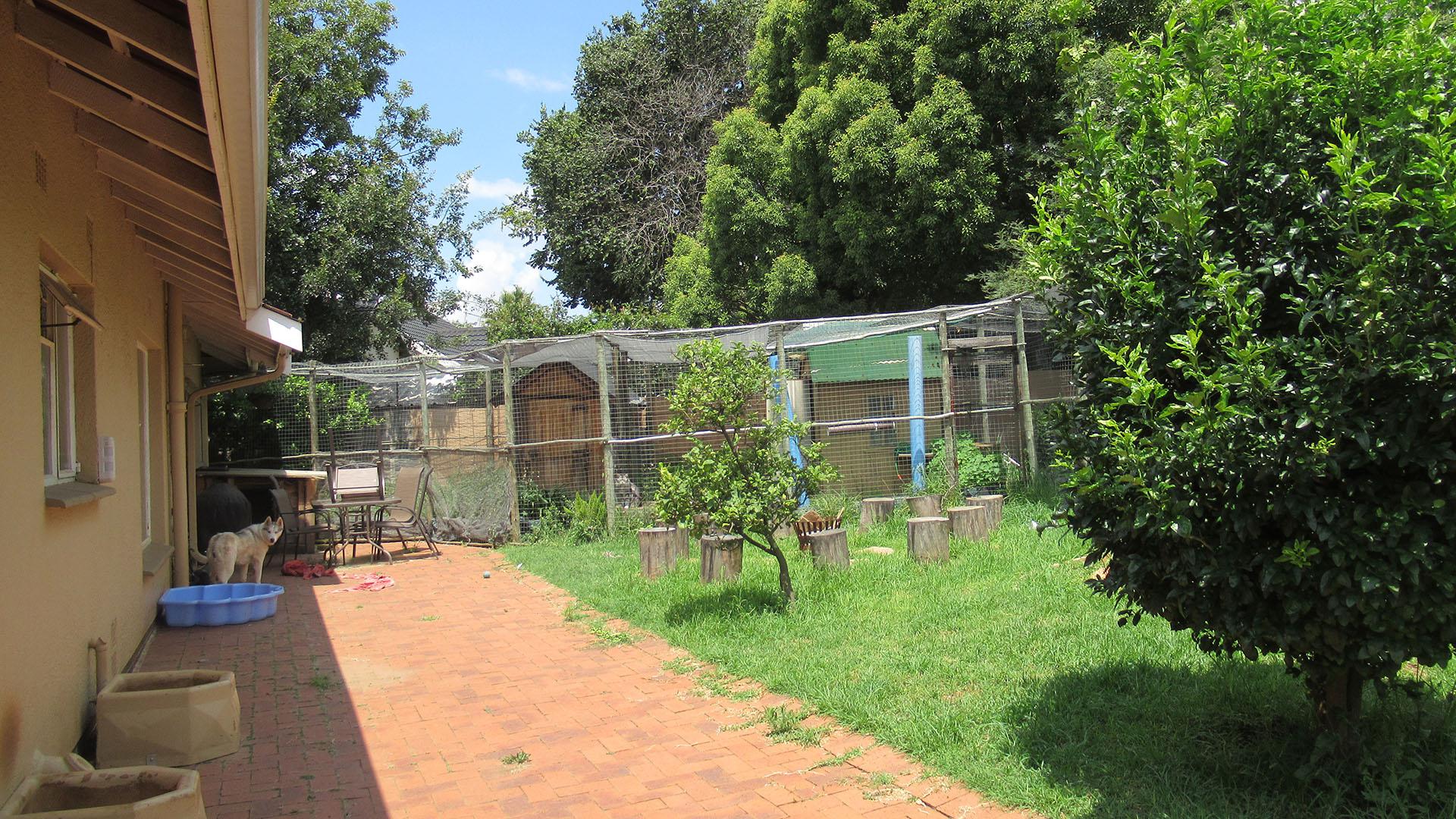 Bed Room 5+ of property in Constantia Kloof