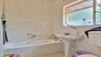 Bathroom 1 of property in Constantia Kloof