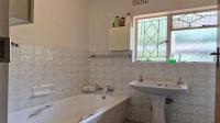 Bathroom 2 of property in Constantia Kloof