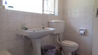 Main Bathroom - 5 square meters of property in Constantia Kloof