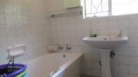 Bathroom 2 - 11 square meters of property in Constantia Kloof