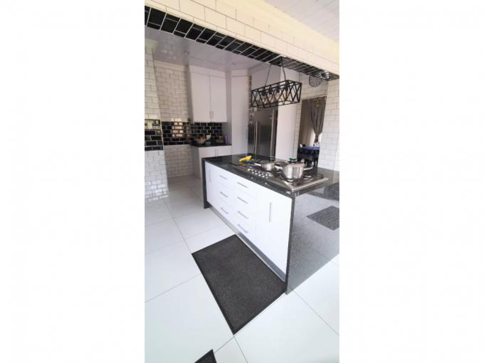 3 Bedroom House for Sale For Sale in Oakdene - MR702116