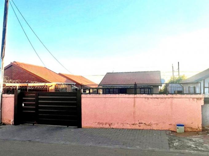 2 Bedroom House for Sale For Sale in Soshanguve - MR702137