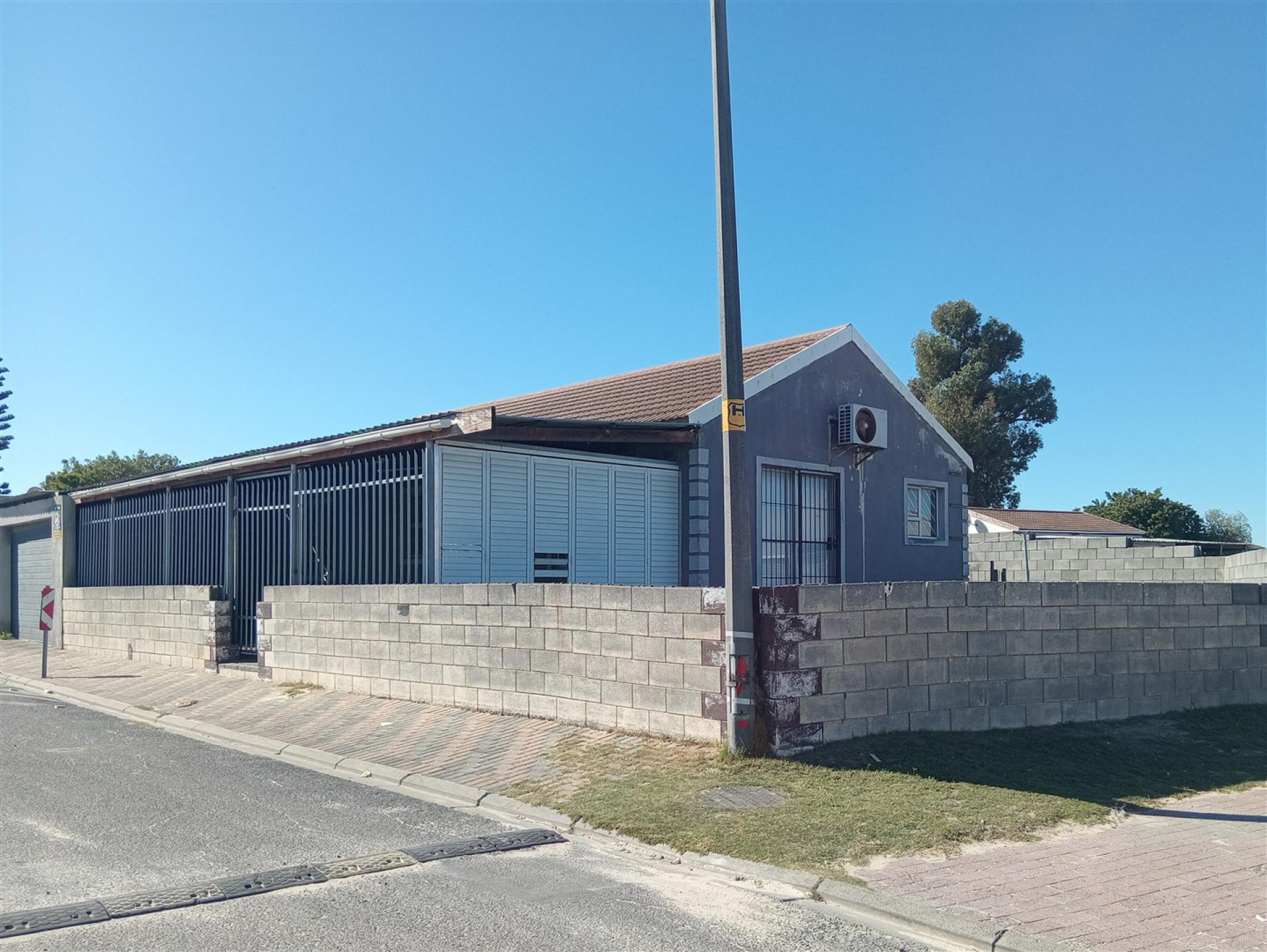 Front View of property in Blue Downs