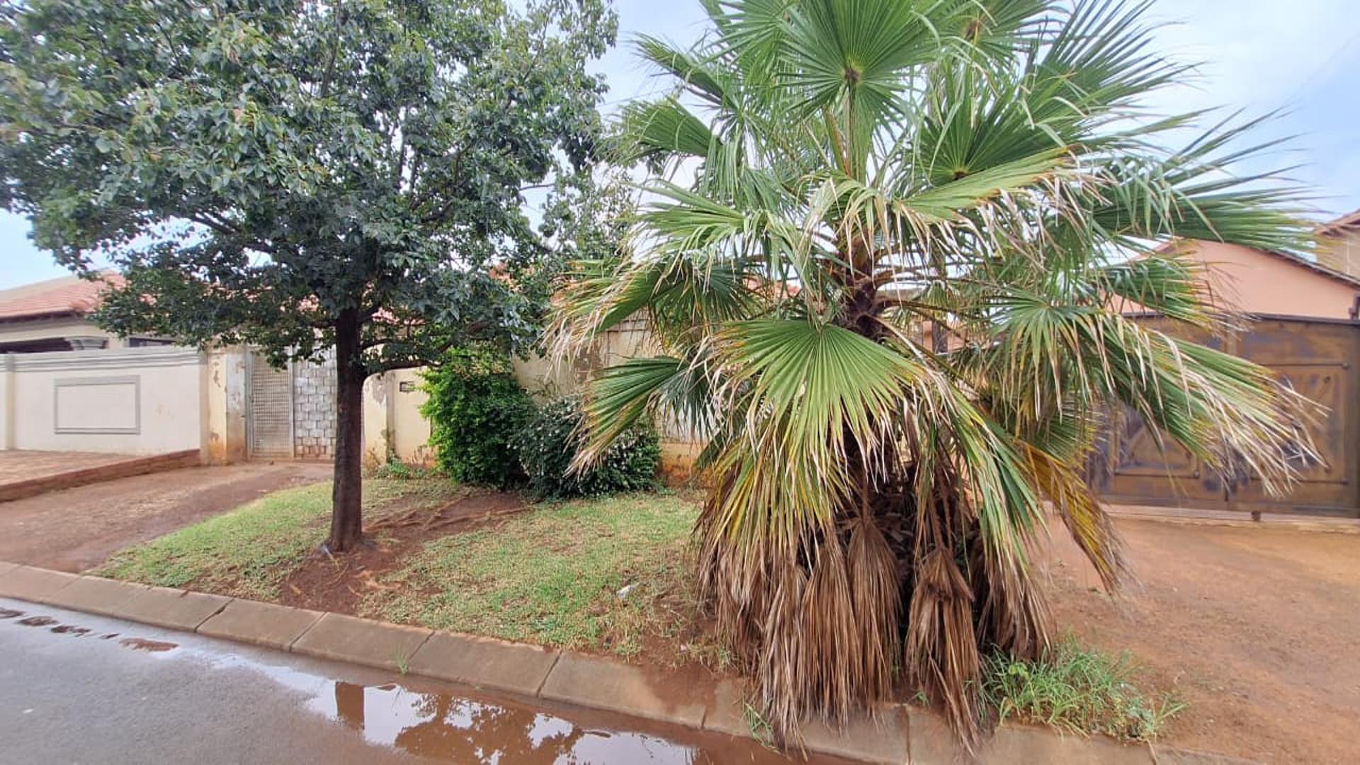 Front View of property in Protea Glen