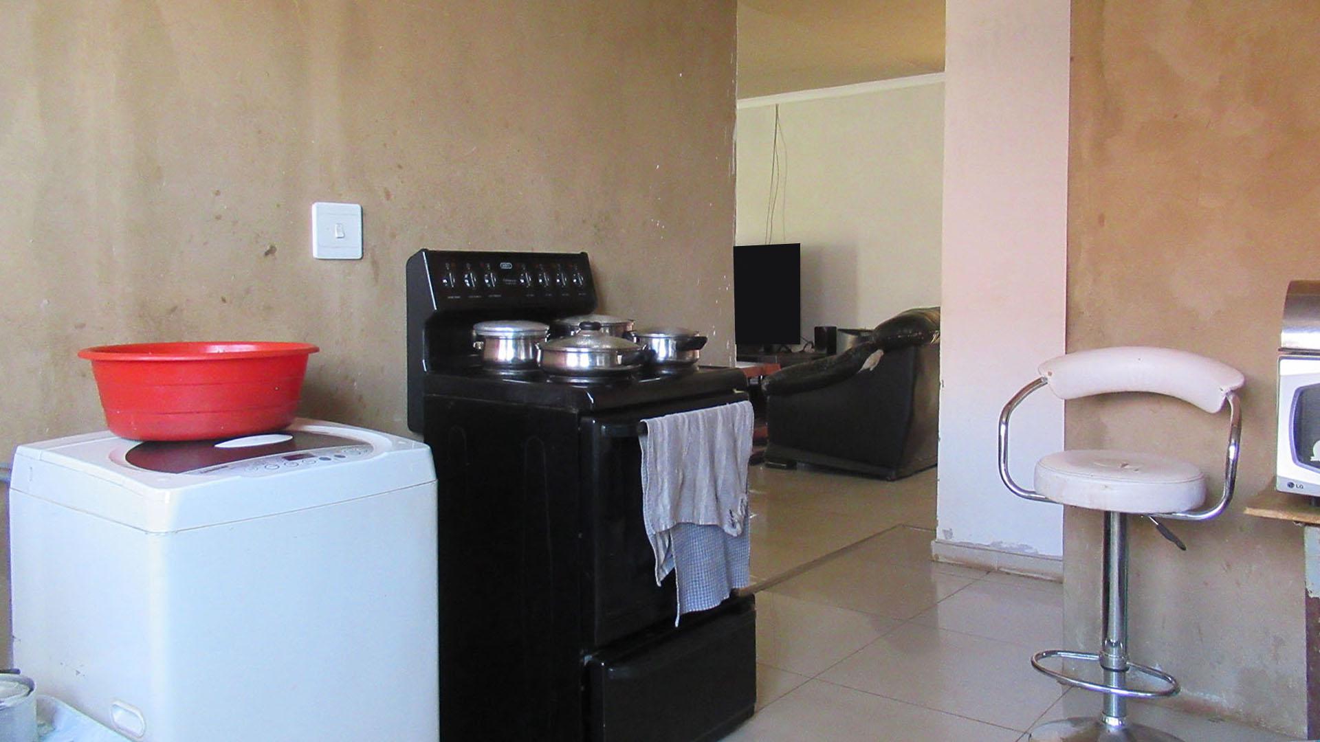 Kitchen - 12 square meters of property in Protea Glen