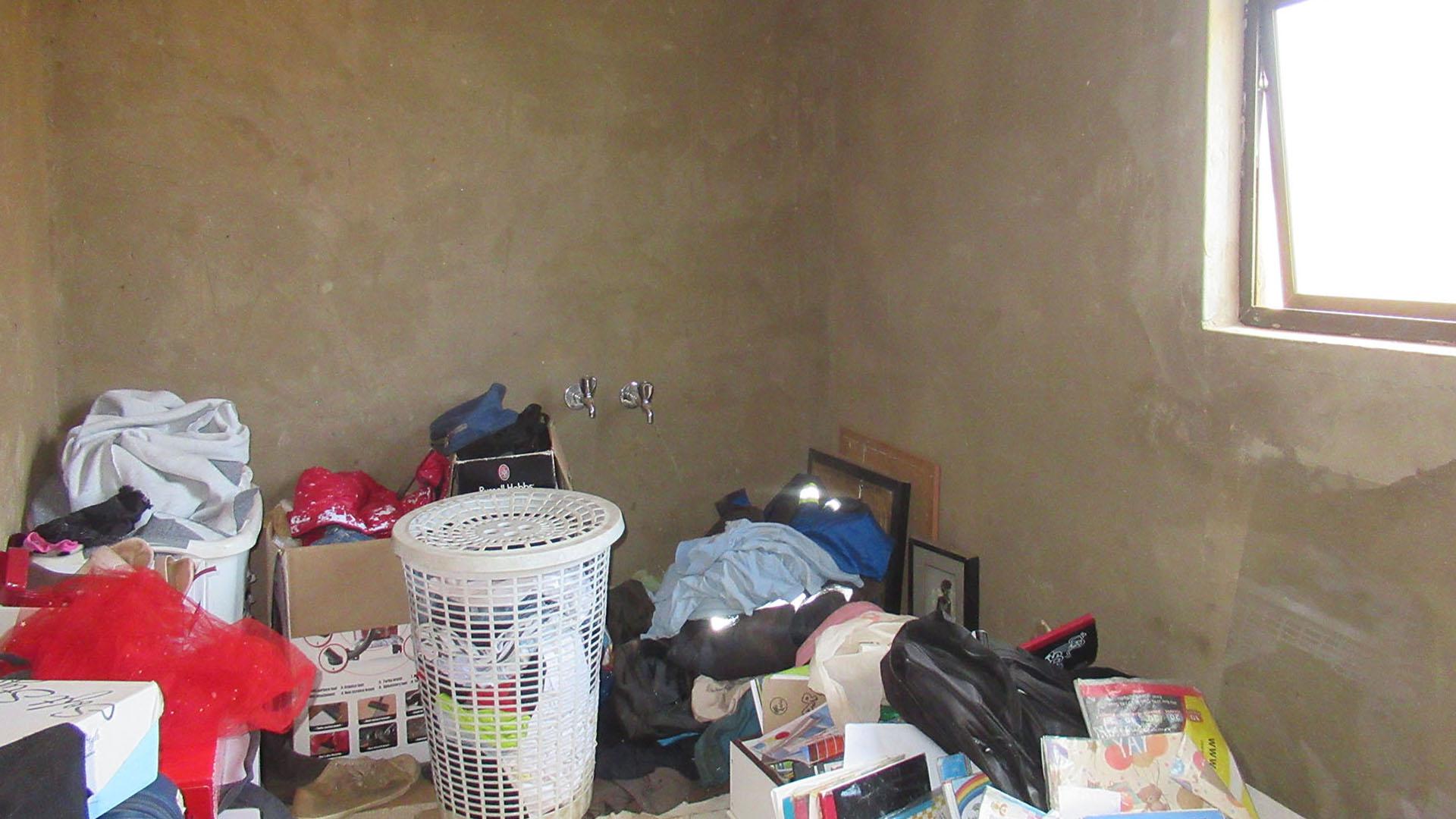 Main Bathroom - 9 square meters of property in Protea Glen