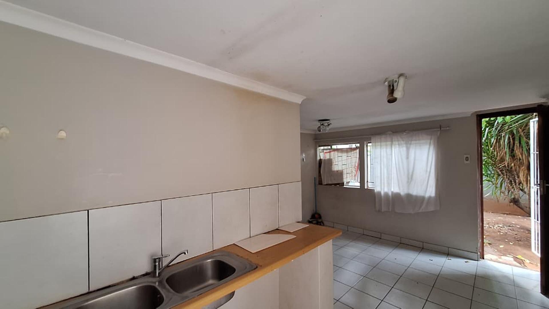 Kitchen - 30 square meters of property in Greenside