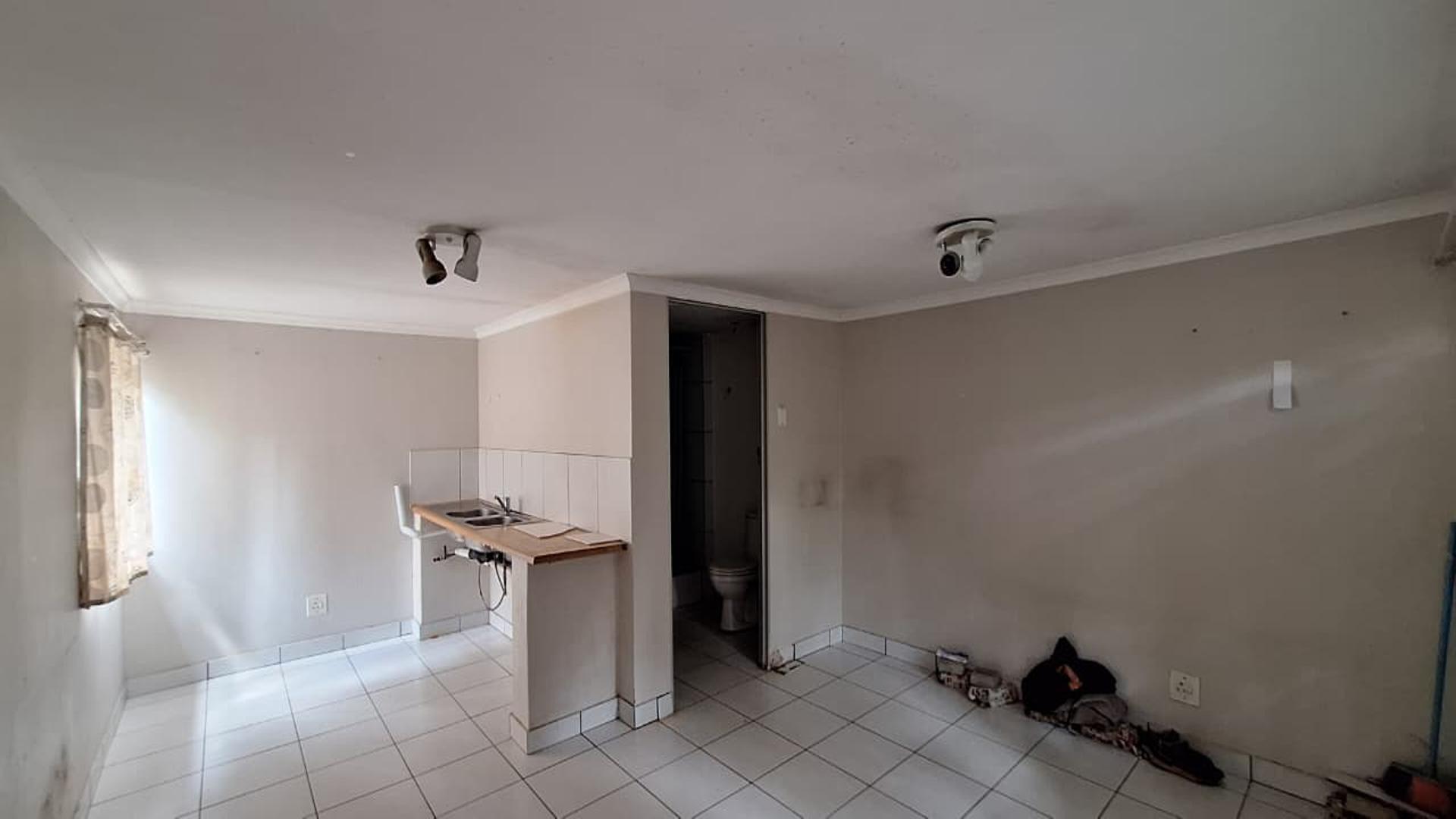 Lounges - 50 square meters of property in Greenside