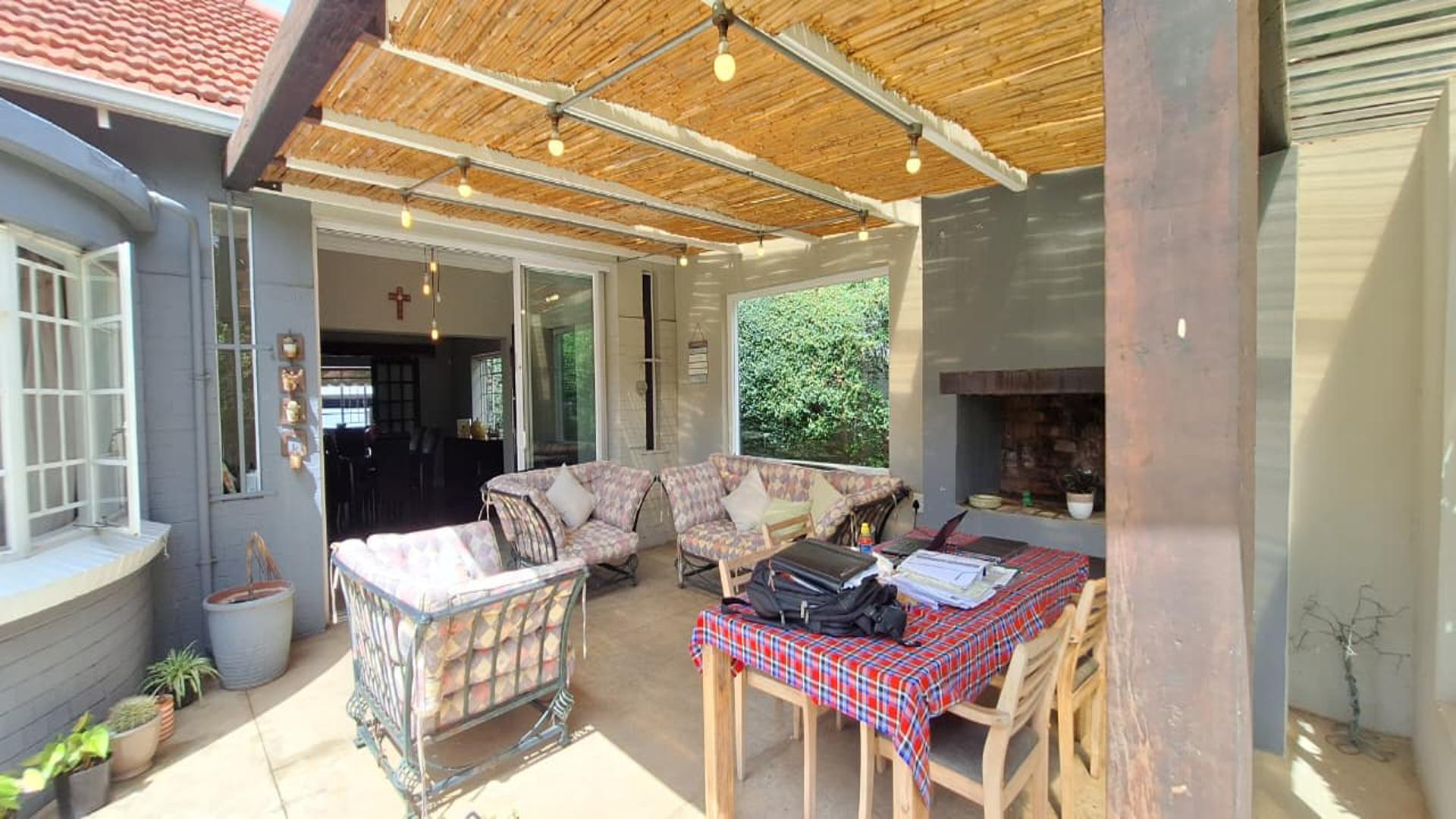 Patio - 27 square meters of property in Greenside