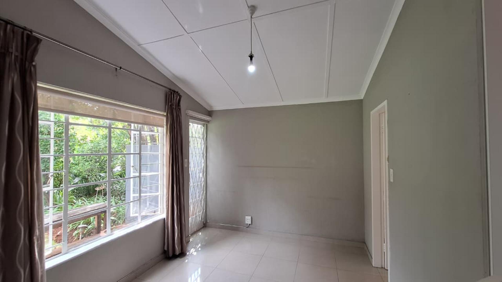 Main Bedroom - 22 square meters of property in Greenside