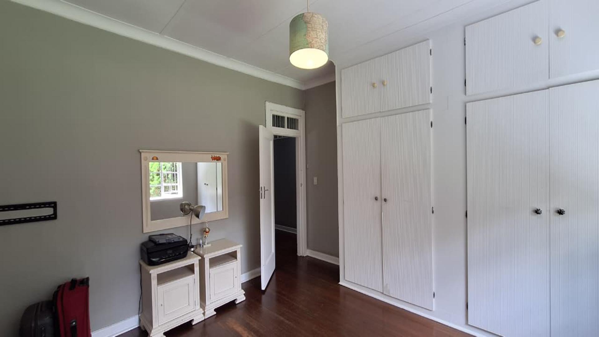 Bed Room 2 - 21 square meters of property in Greenside