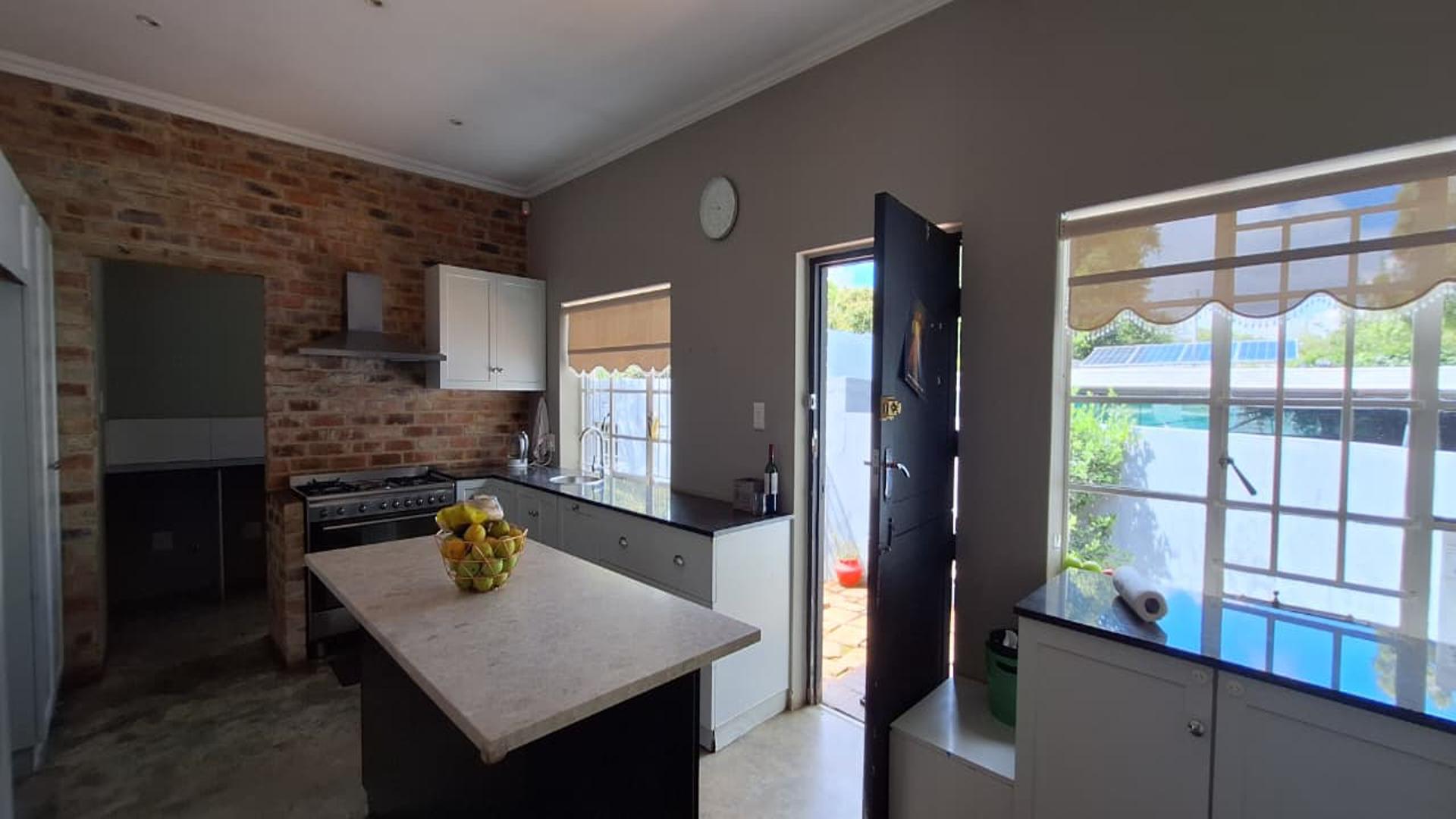 Kitchen - 30 square meters of property in Greenside