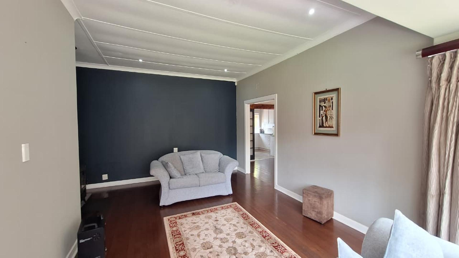 Lounges - 50 square meters of property in Greenside