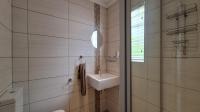 Main Bathroom - 4 square meters of property in Greenside