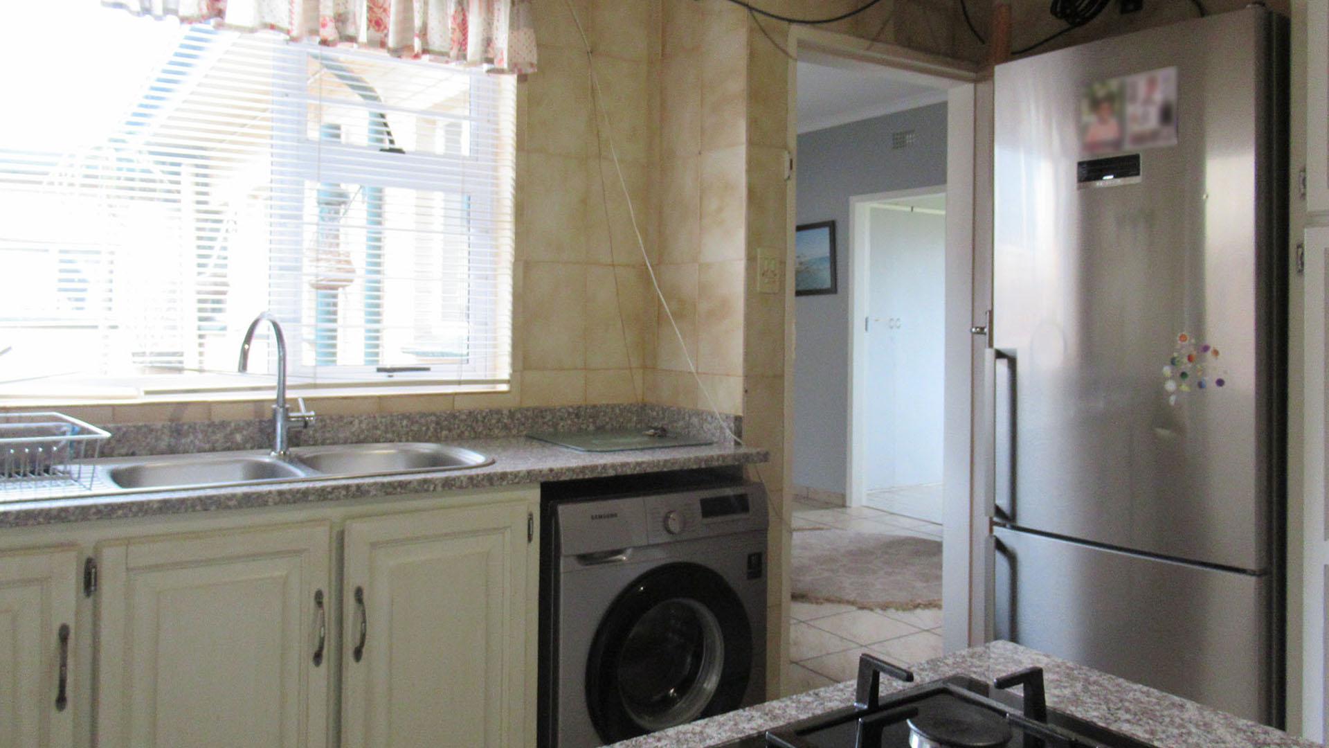 Kitchen - 34 square meters of property in Rangeview
