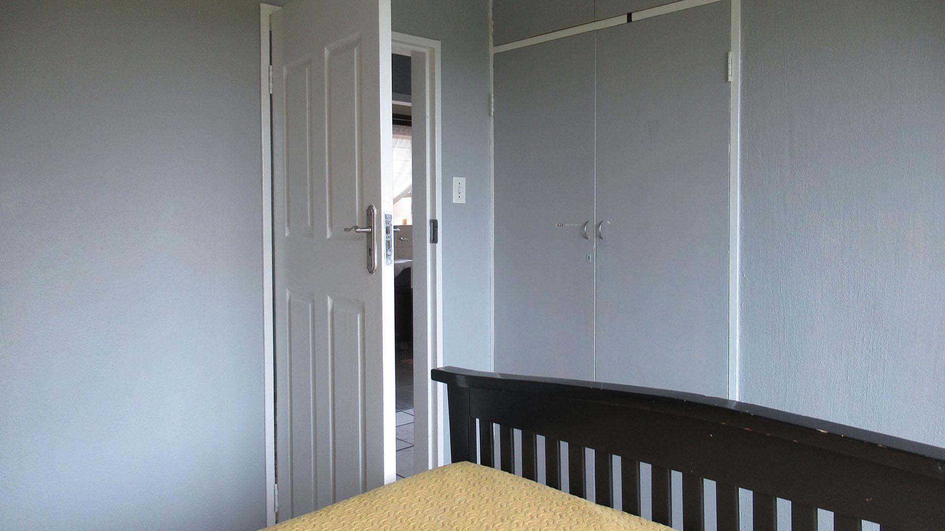 Bed Room 1 - 11 square meters of property in Rangeview