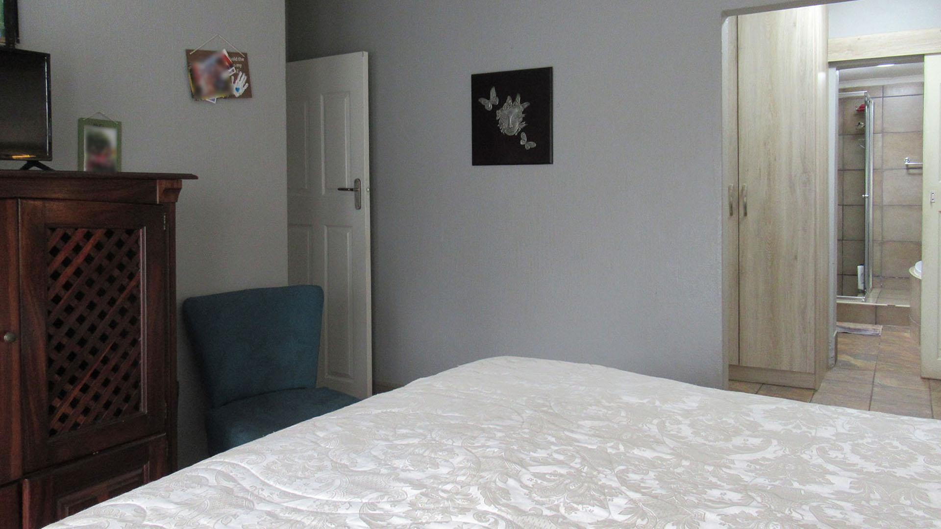 Main Bedroom - 29 square meters of property in Rangeview