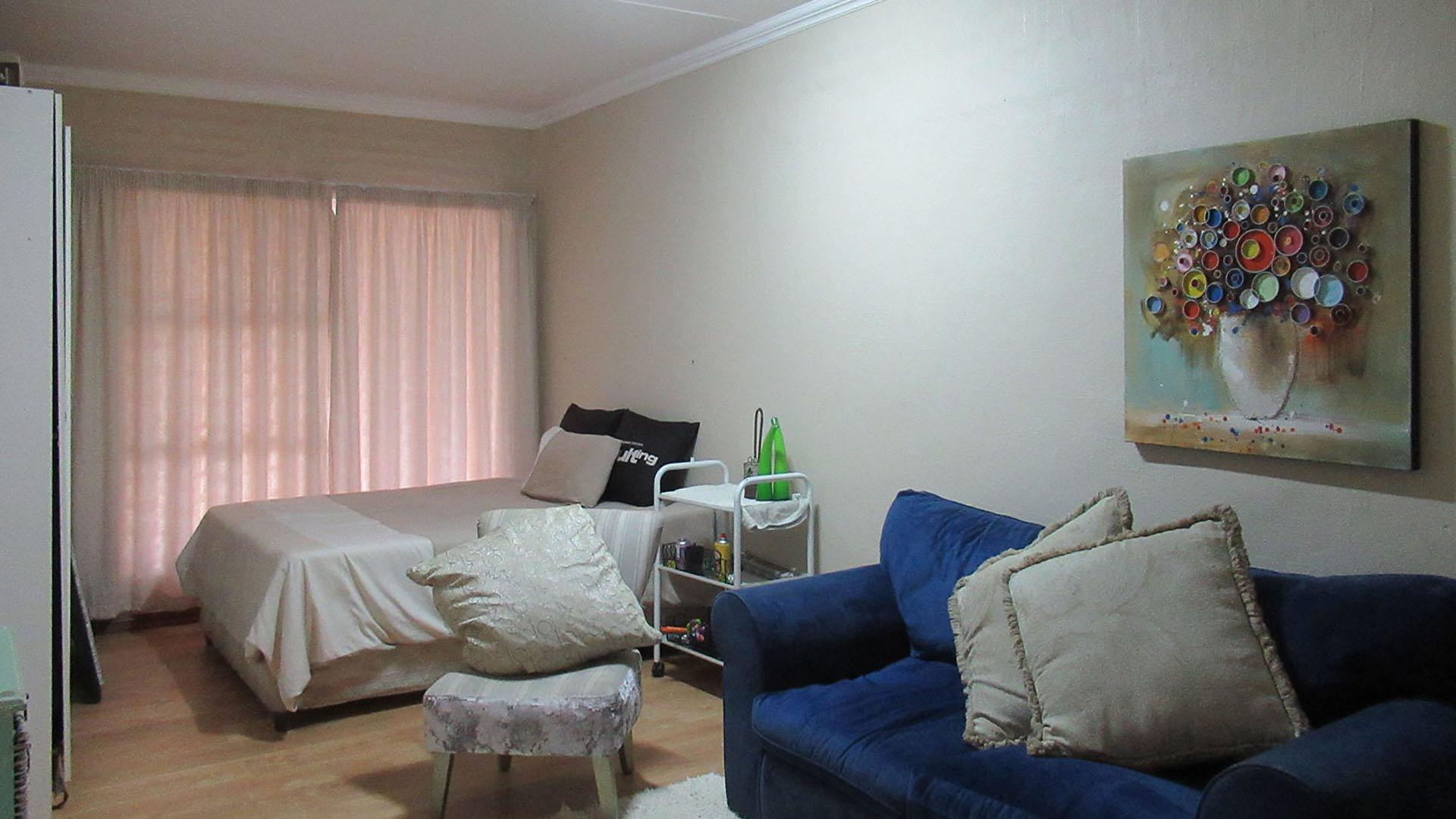 Bed Room 3 - 11 square meters of property in Rangeview