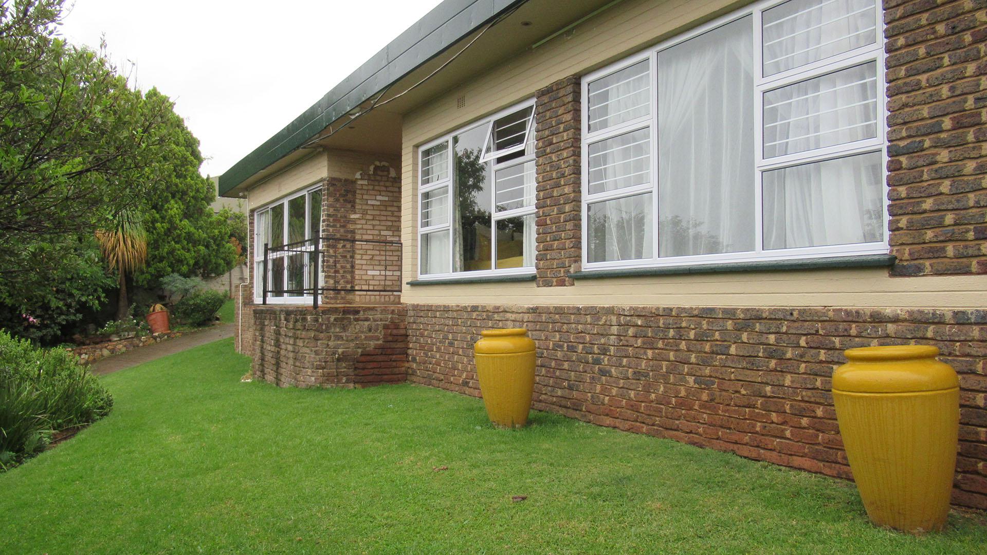 Front View of property in Rangeview