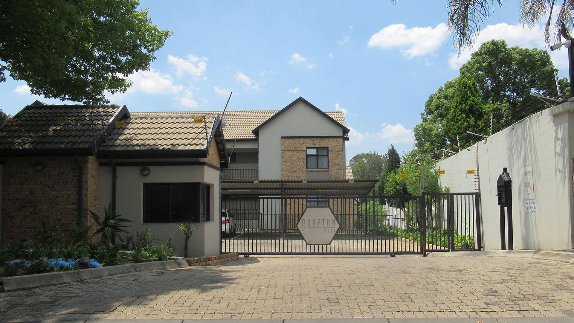 Front View of property in Hyde Park