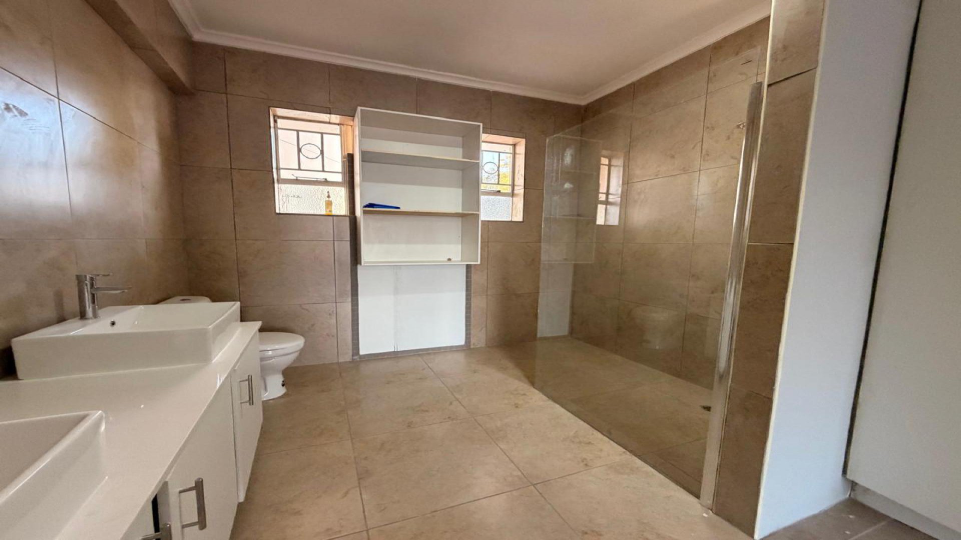 Bathroom 1 of property in Waverley - JHB