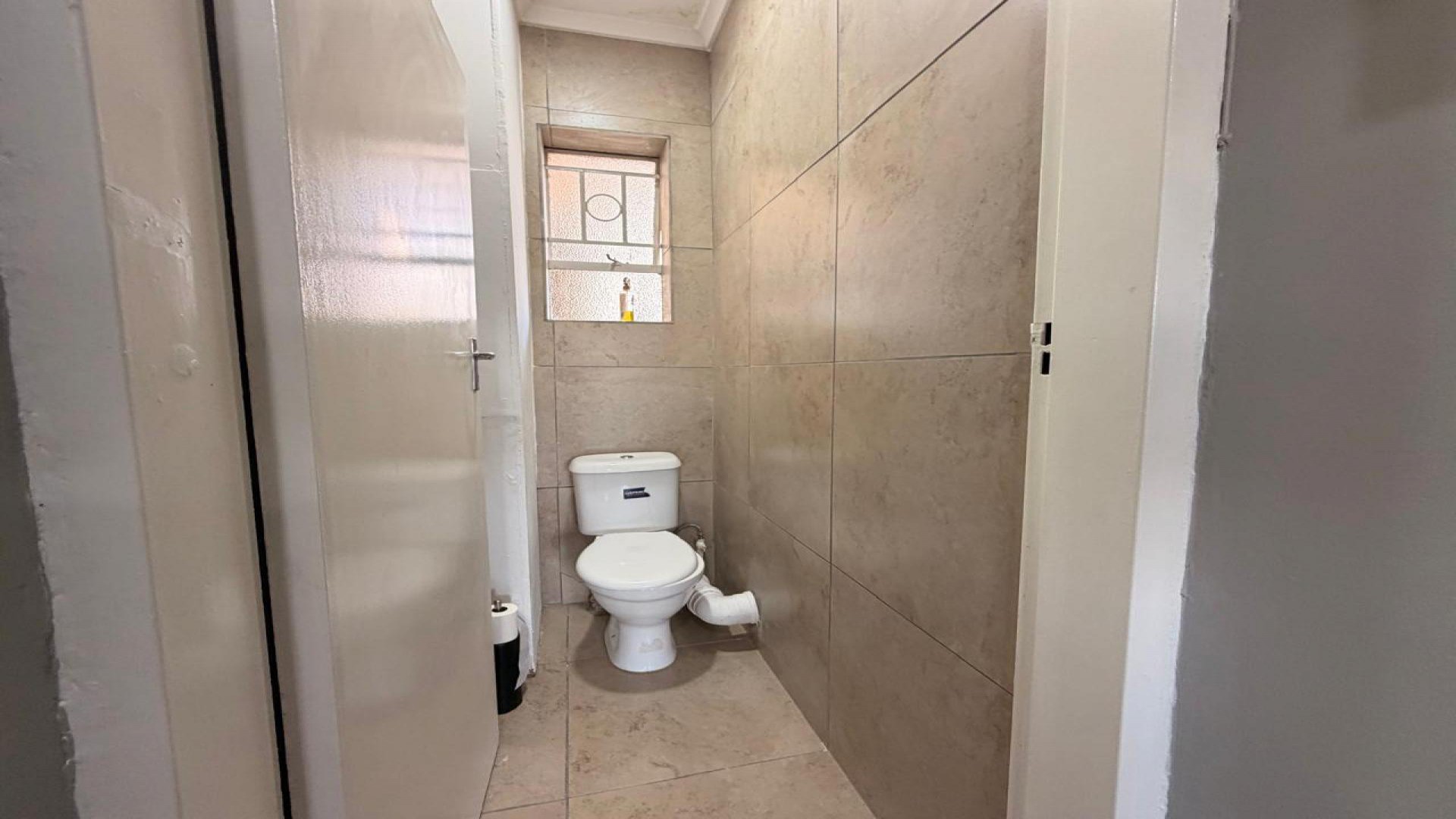 Bathroom 2 of property in Waverley - JHB
