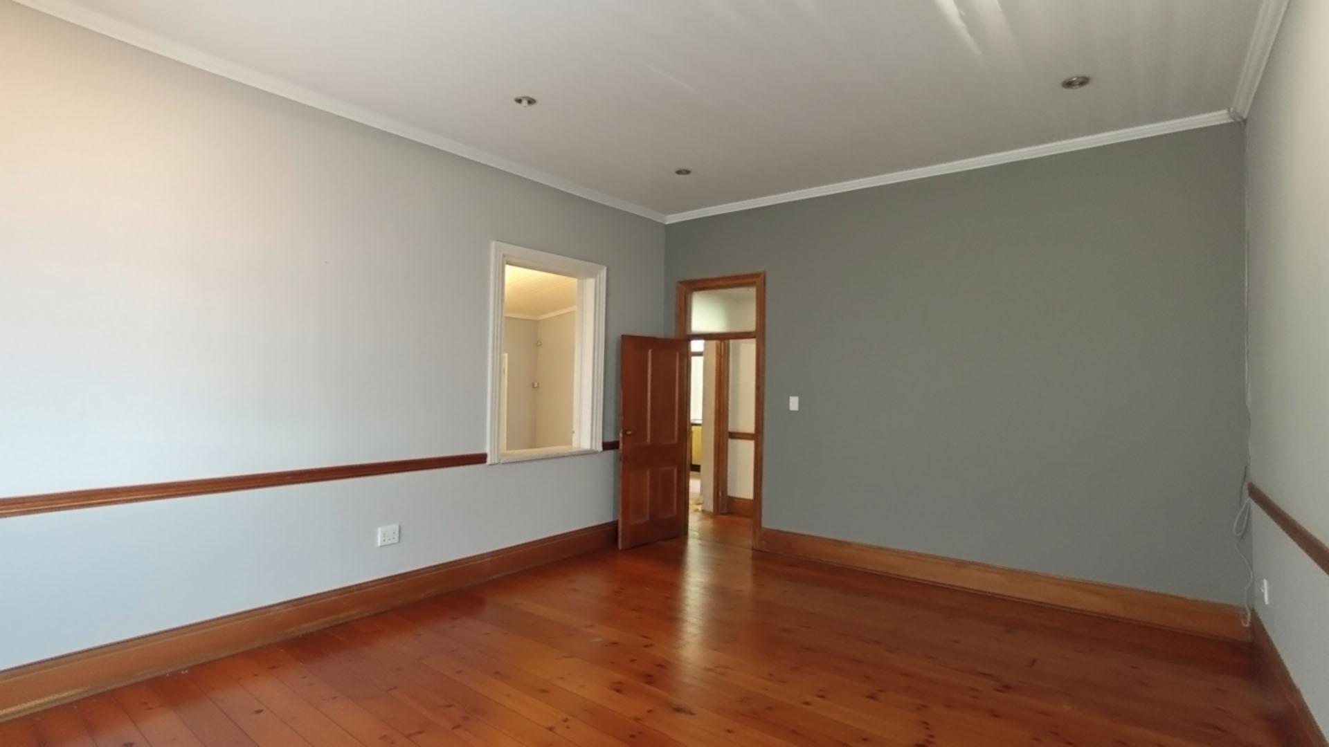 Lounges - 30 square meters of property in Musgrave