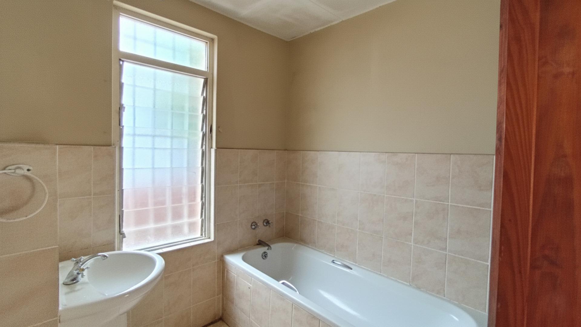 Bathroom 1 - 11 square meters of property in Musgrave