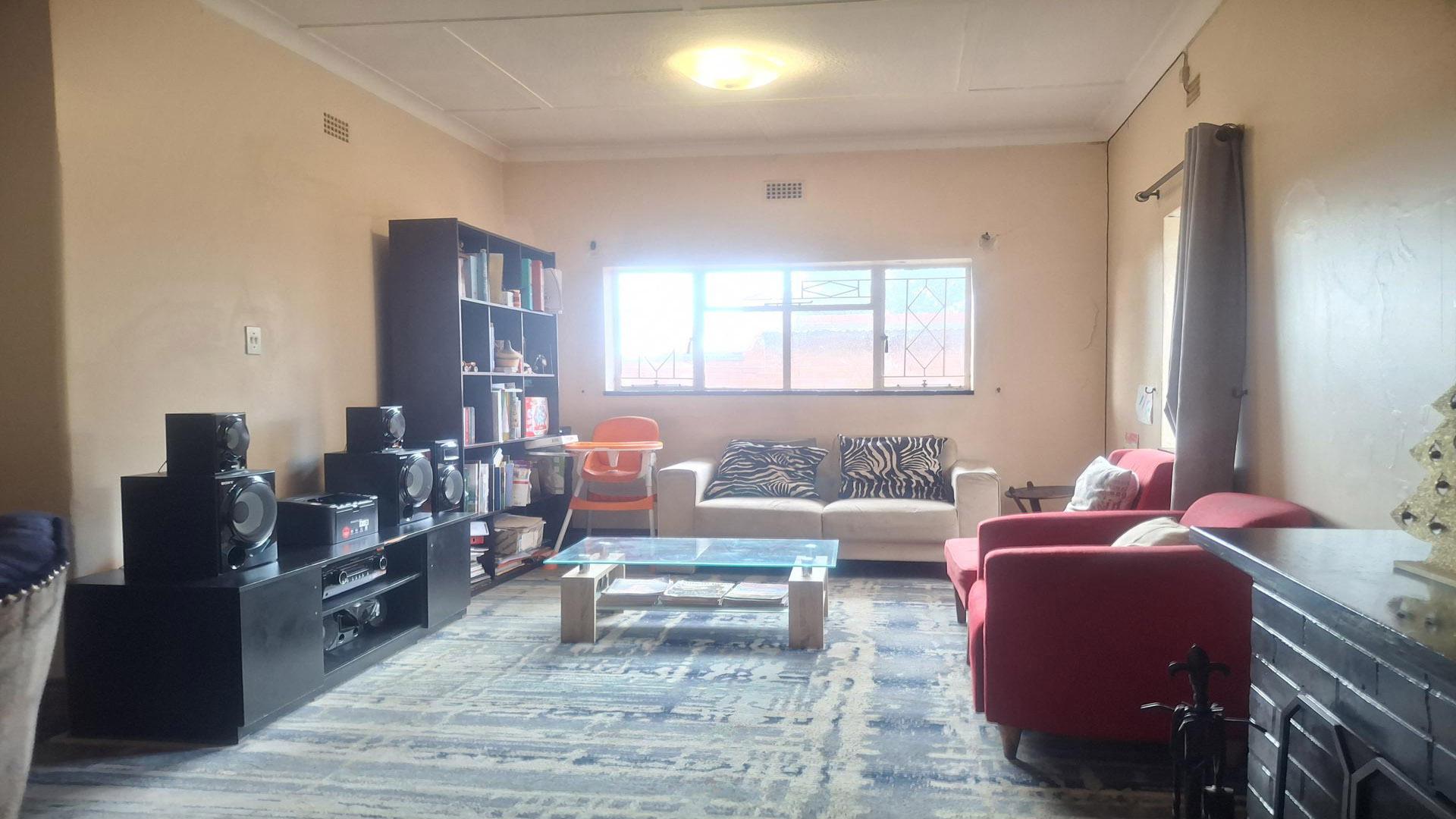 Lounges of property in Creswell Park