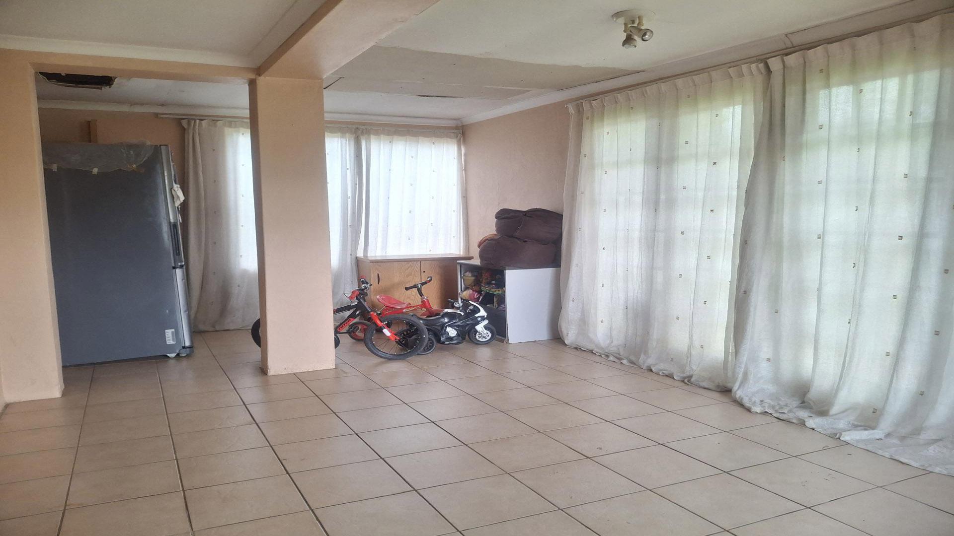 Spaces of property in Creswell Park