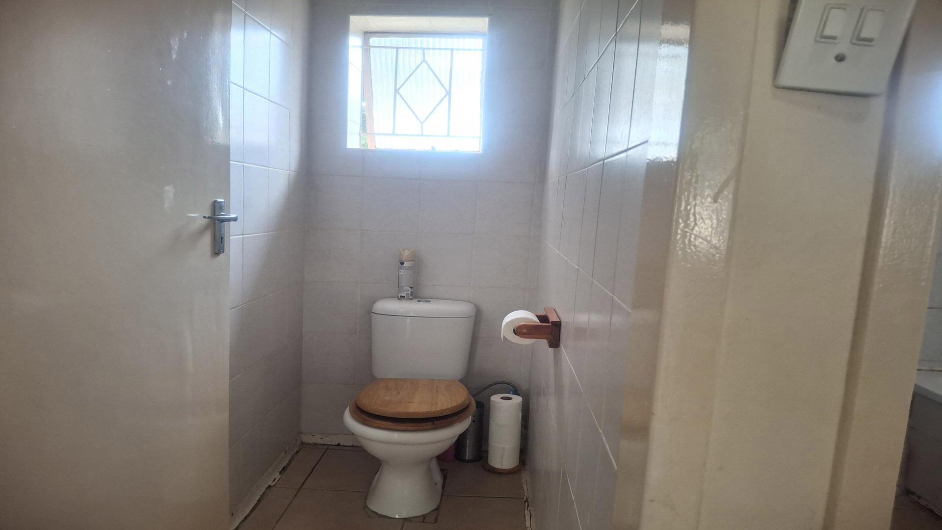 Bathroom 1 of property in Creswell Park