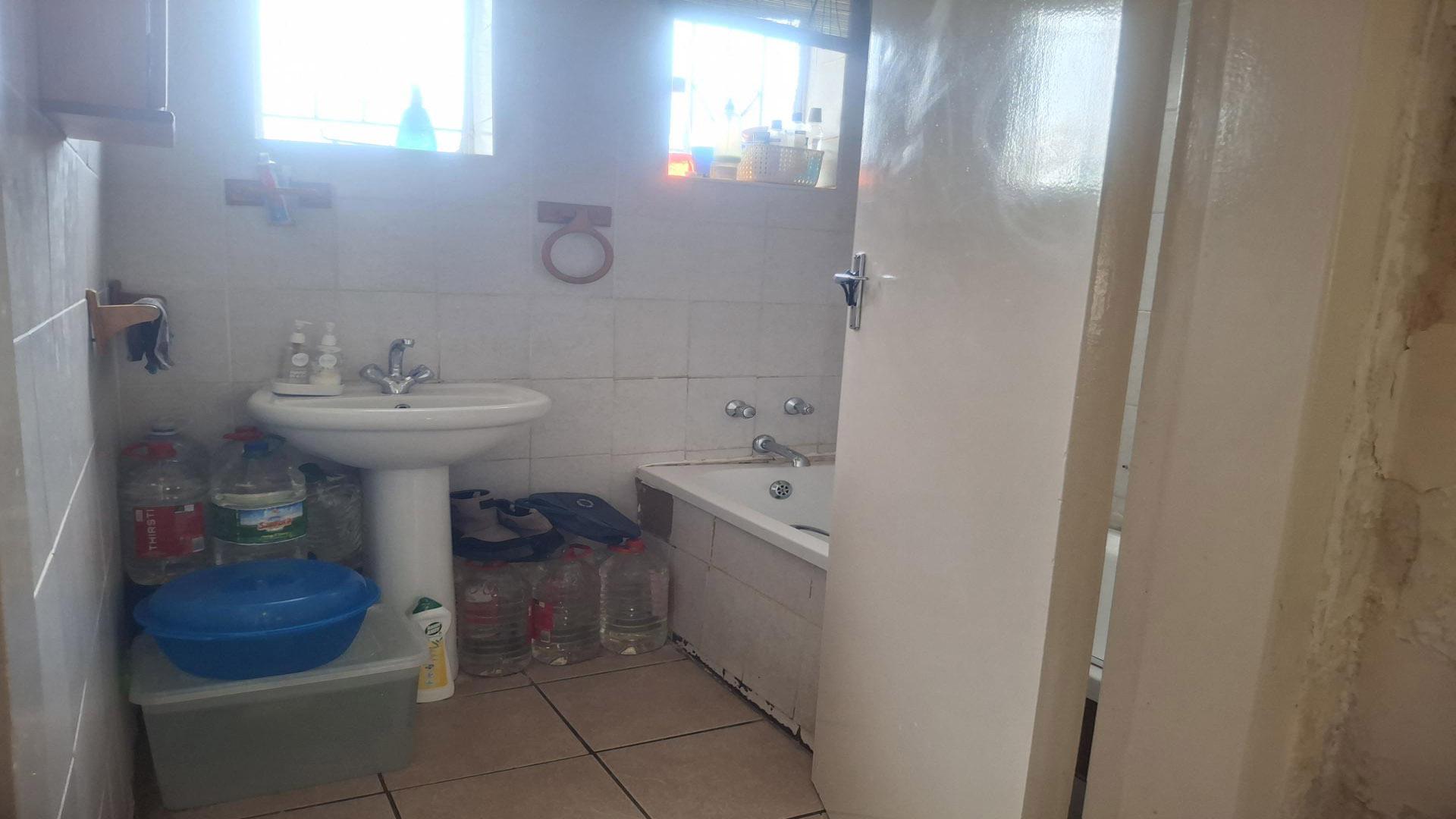 Bathroom 1 of property in Creswell Park