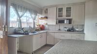Kitchen of property in Creswell Park