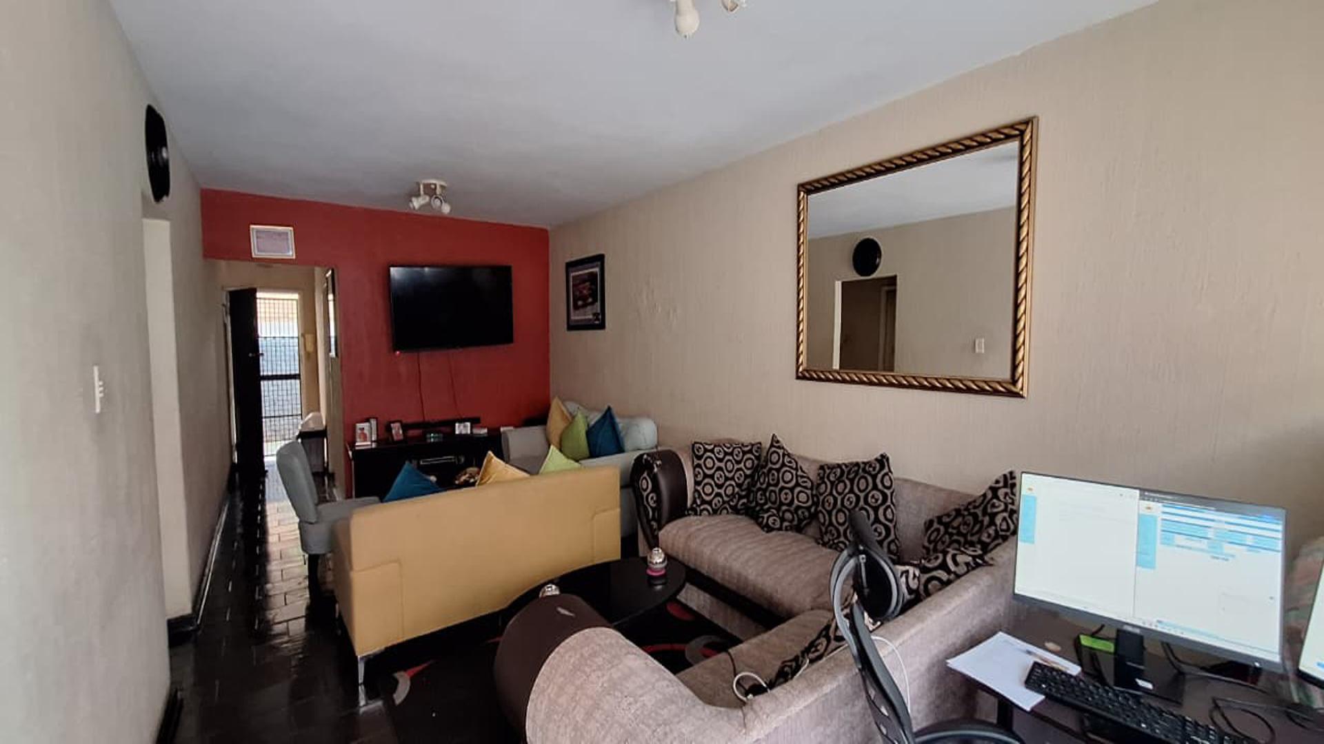 Lounges - 28 square meters of property in Florida