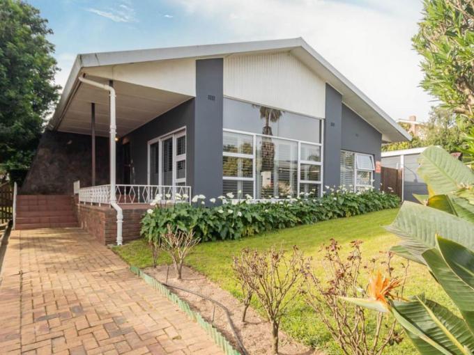 4 Bedroom House for Sale For Sale in Blomtuin - MR702250