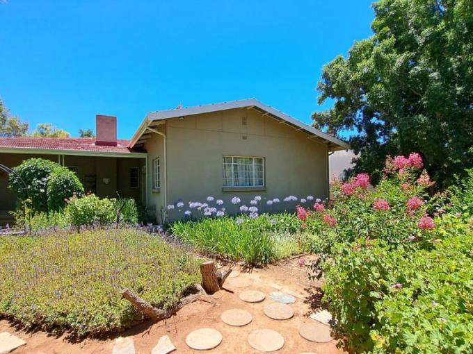 4 Bedroom House for Sale For Sale in Oudtshoorn - MR702257