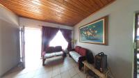Lounges - 17 square meters of property in Belhar