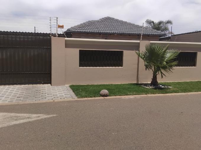 3 Bedroom House for Sale For Sale in Protea Glen - MR702280
