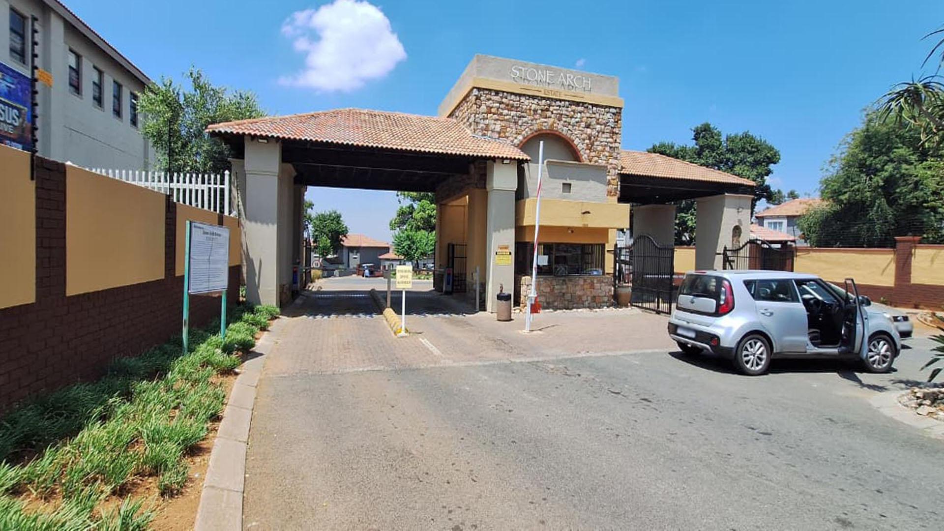 Front View of property in Castleview