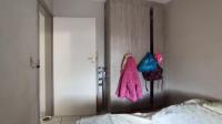 Bed Room 2 - 10 square meters of property in Heuweloord