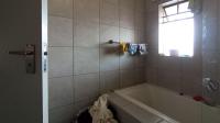 Bathroom 1 - 6 square meters of property in Heuweloord