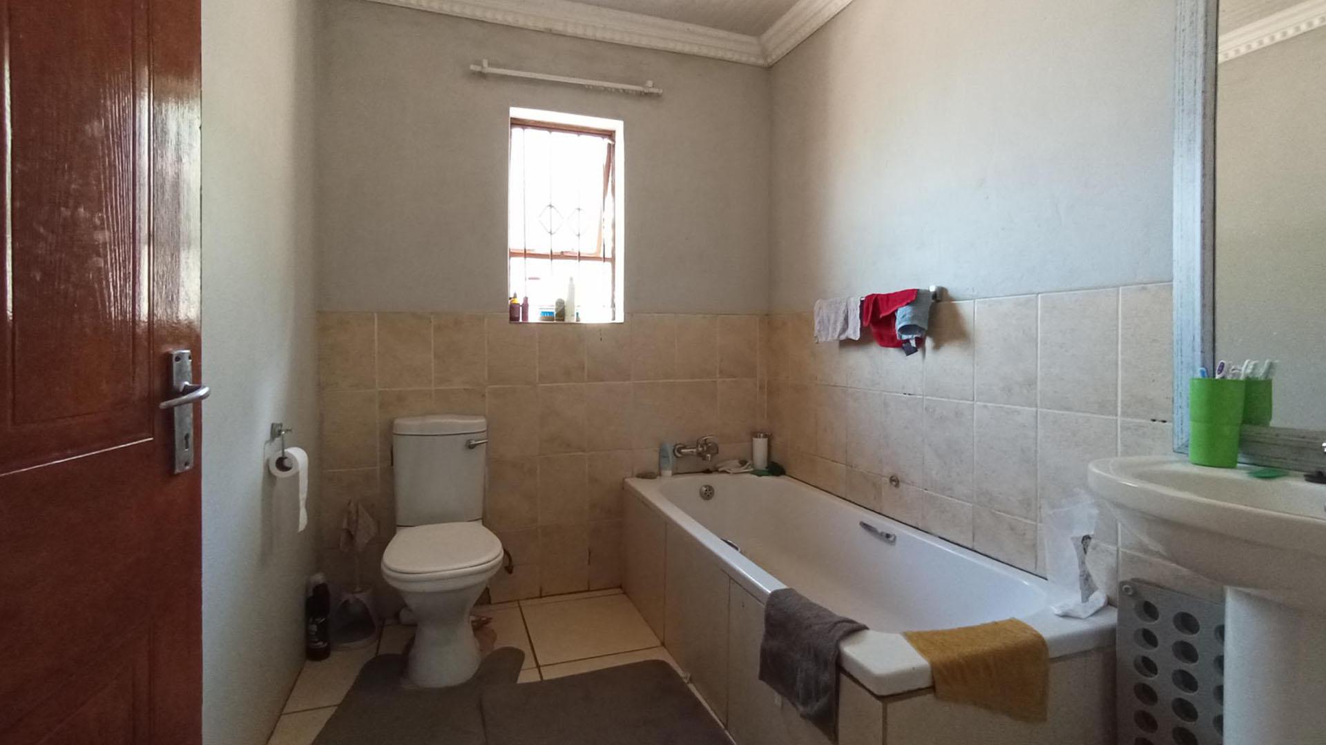 Bathroom 1 - 6 square meters of property in Soshanguve