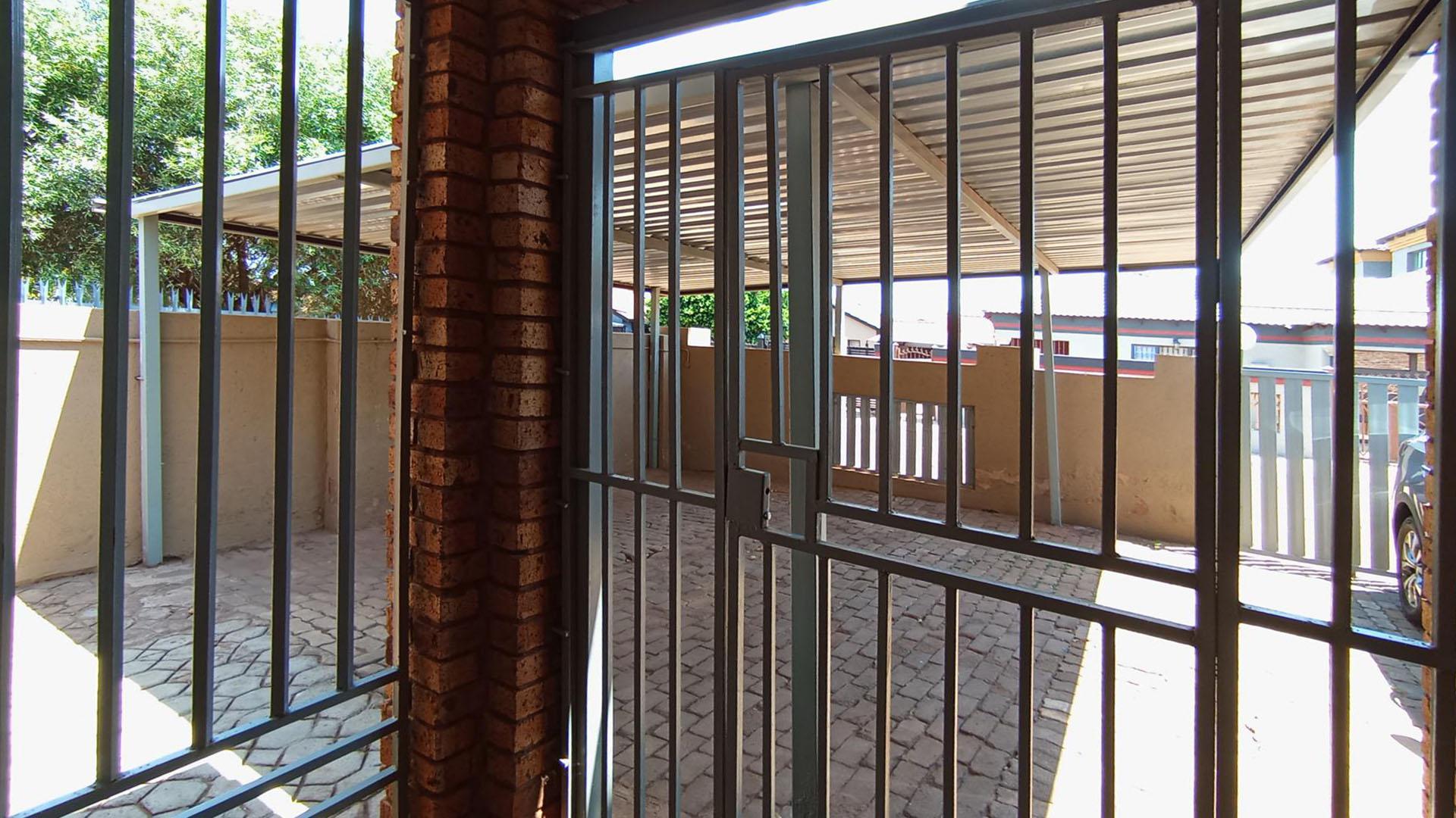 Front View of property in Soshanguve